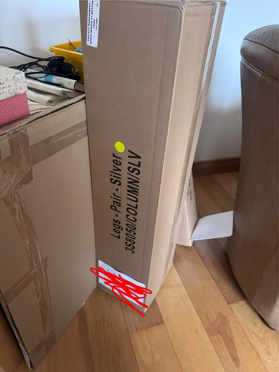 (New in box ) office desk - Image 3