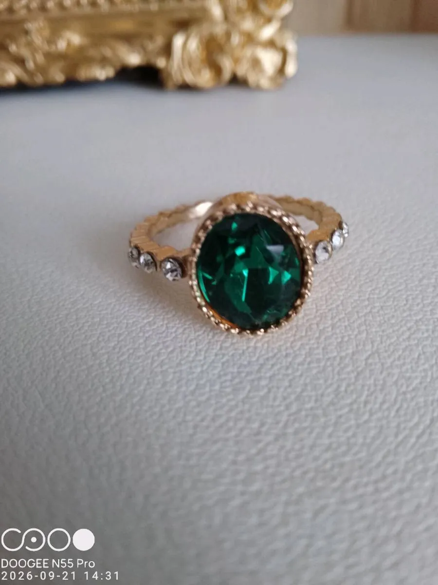 Women's Vintage Style Ring - Image 3