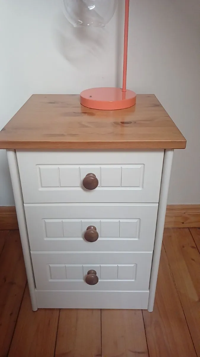 Bedside lockers