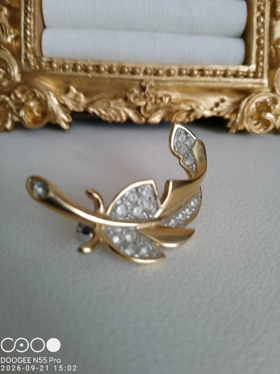 Women's Vintage Zirconia Diamond Brooch - Image 3