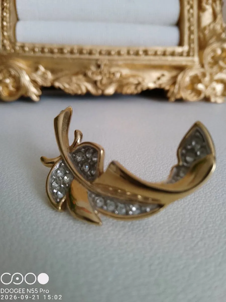 Women's Vintage Zirconia Diamond Brooch - Image 4