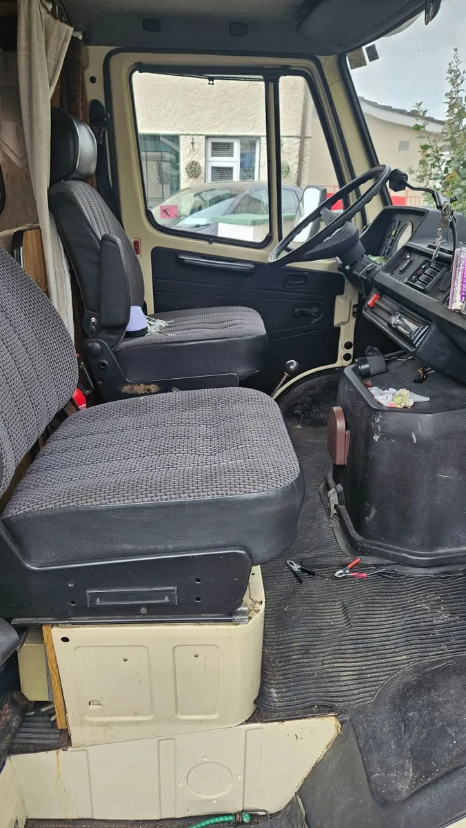 Vintage campervan - Image 2