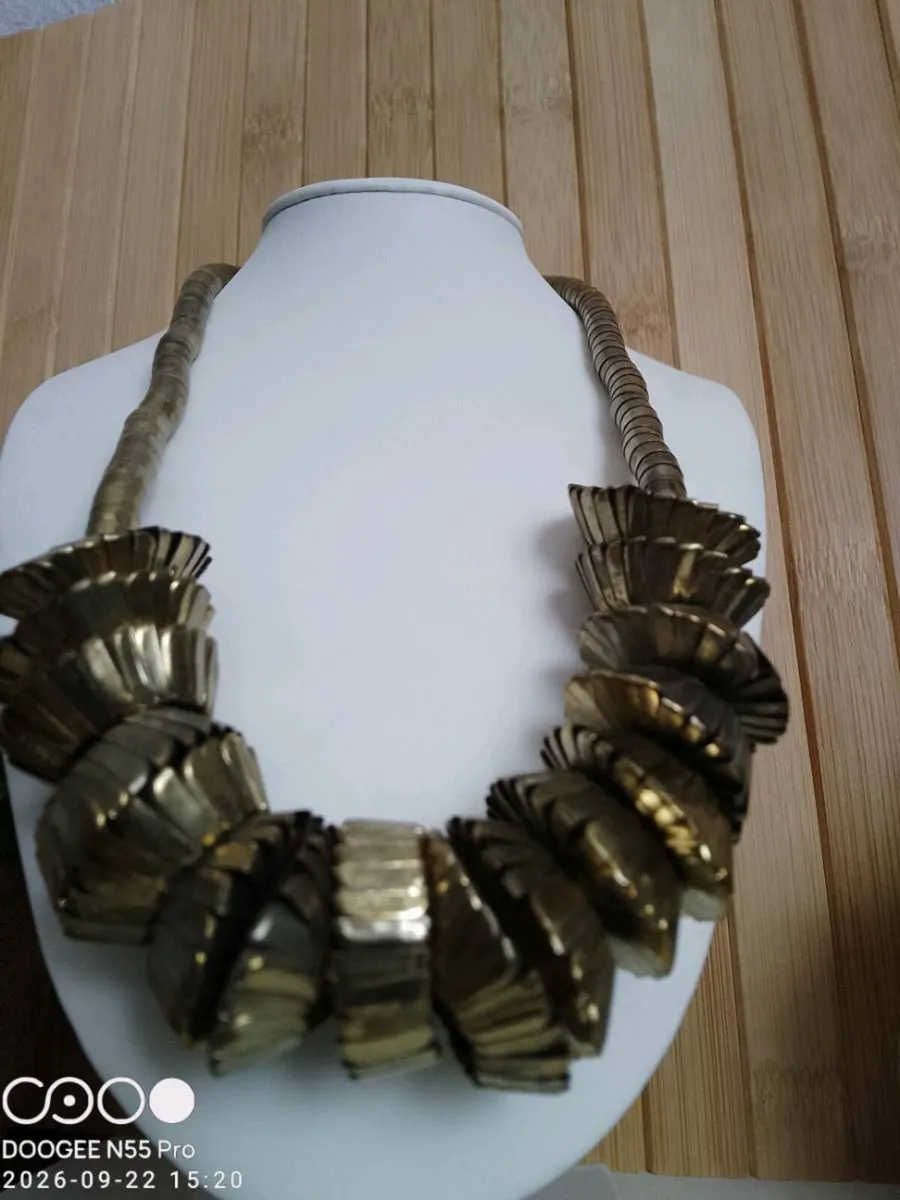 Women's Vintage Style Necklace - Image 4