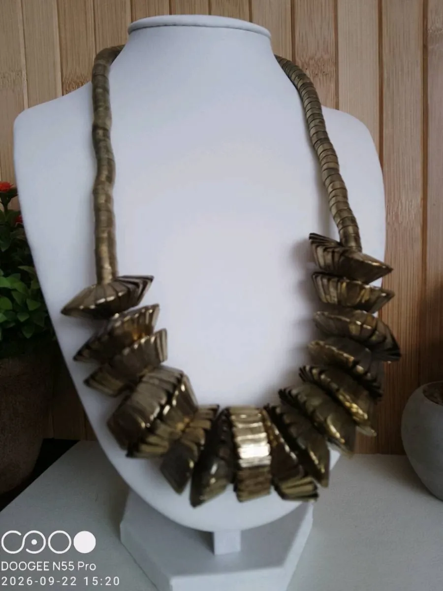 Women's Vintage Style Necklace - Image 2