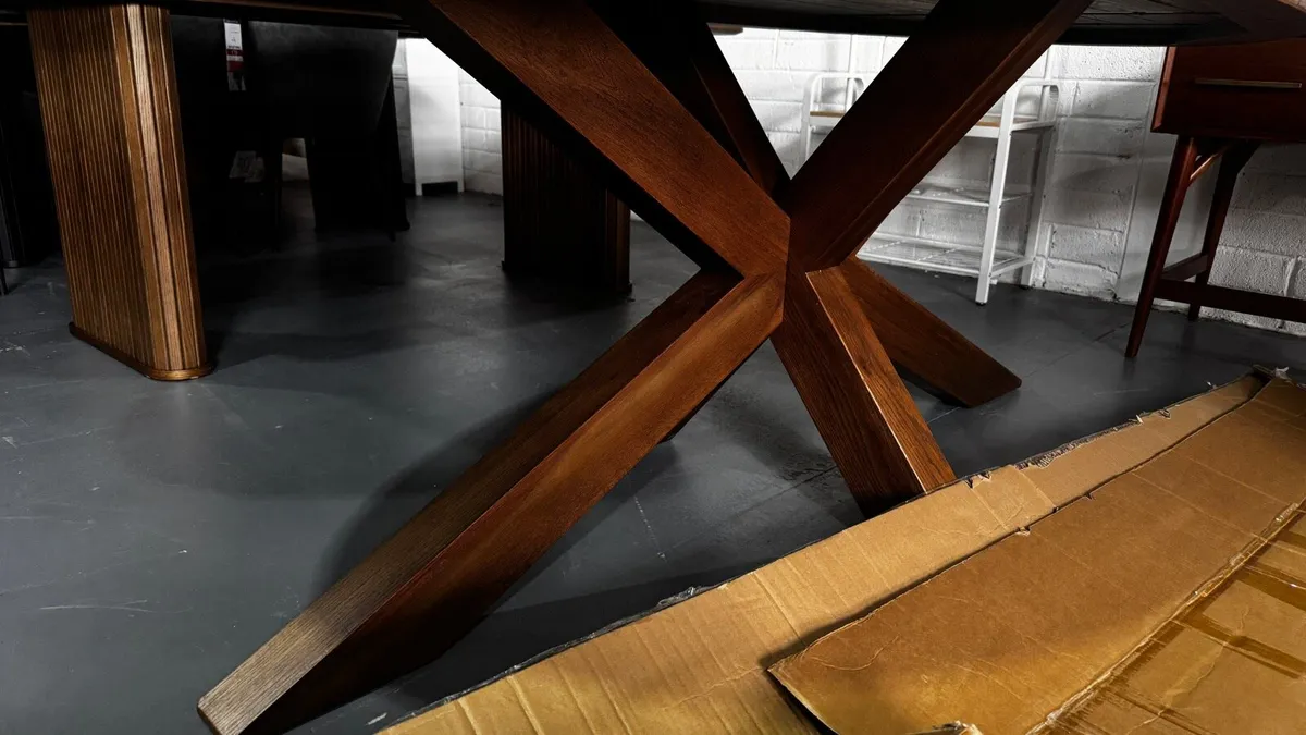 Extra Large 220cm Oak Oval Dining Table Like New - Image 4