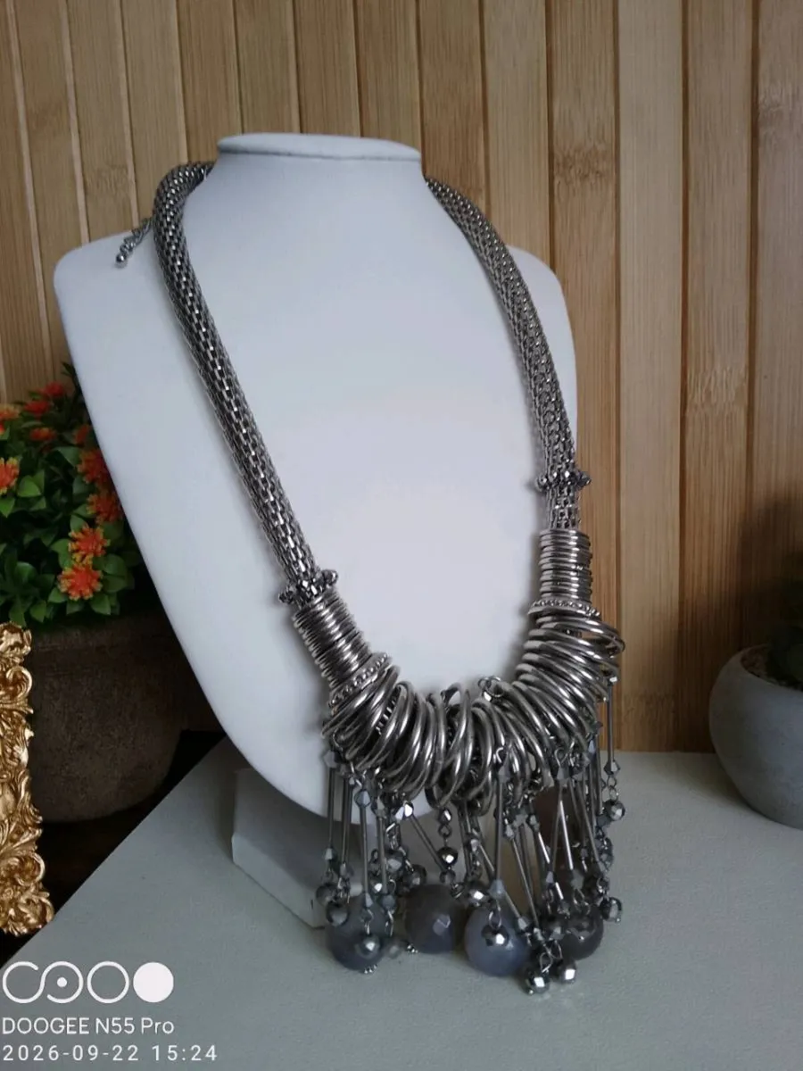 Women's Vintage Style Necklace - Image 1