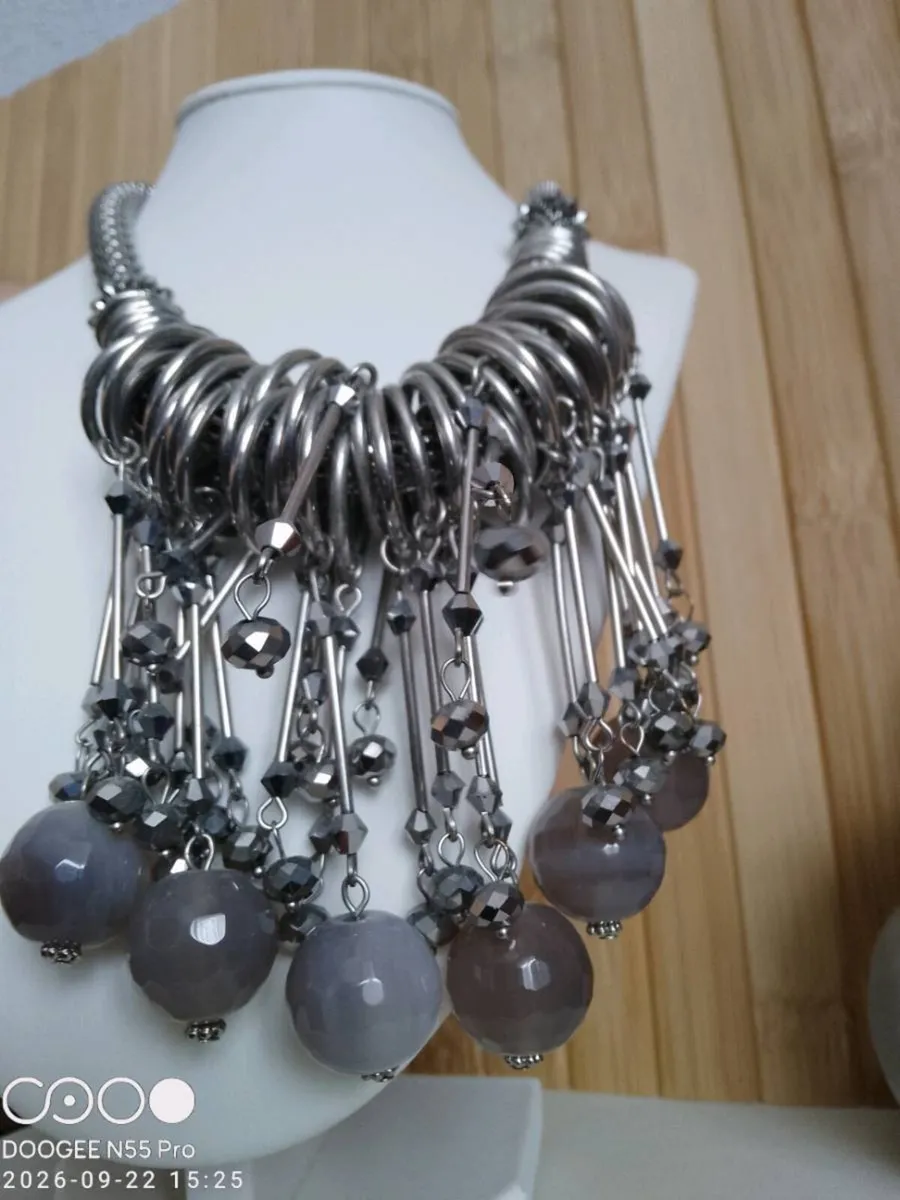 Women's Vintage Style Necklace - Image 4