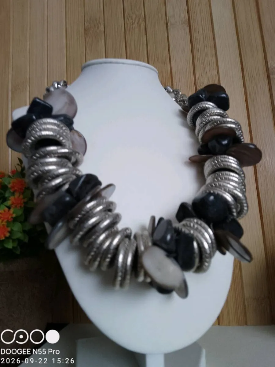 Women's Vintage Style Necklace - Image 3