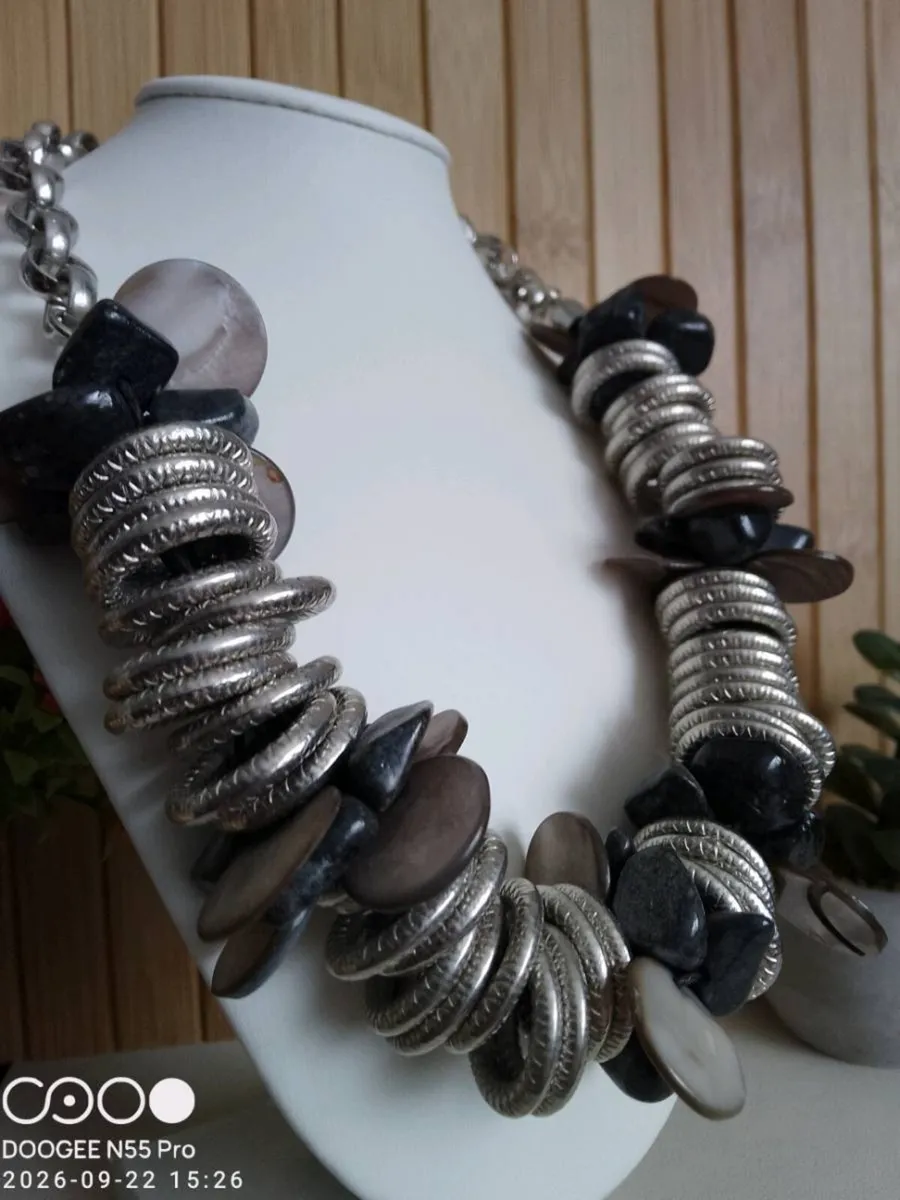 Women's Vintage Style Necklace - Image 4