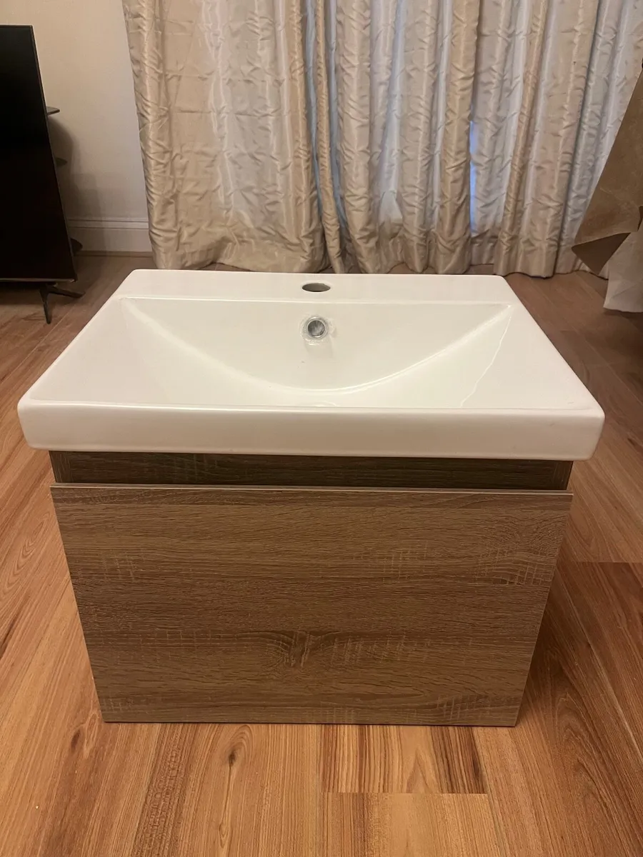 Bathroom vanity unit with matching ceramic  sink - Image 1