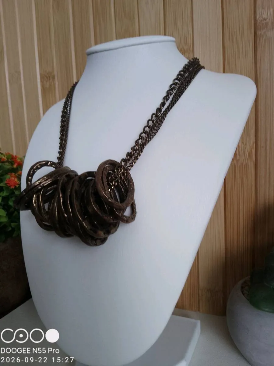 Women's Vintage Style Necklace - Image 2