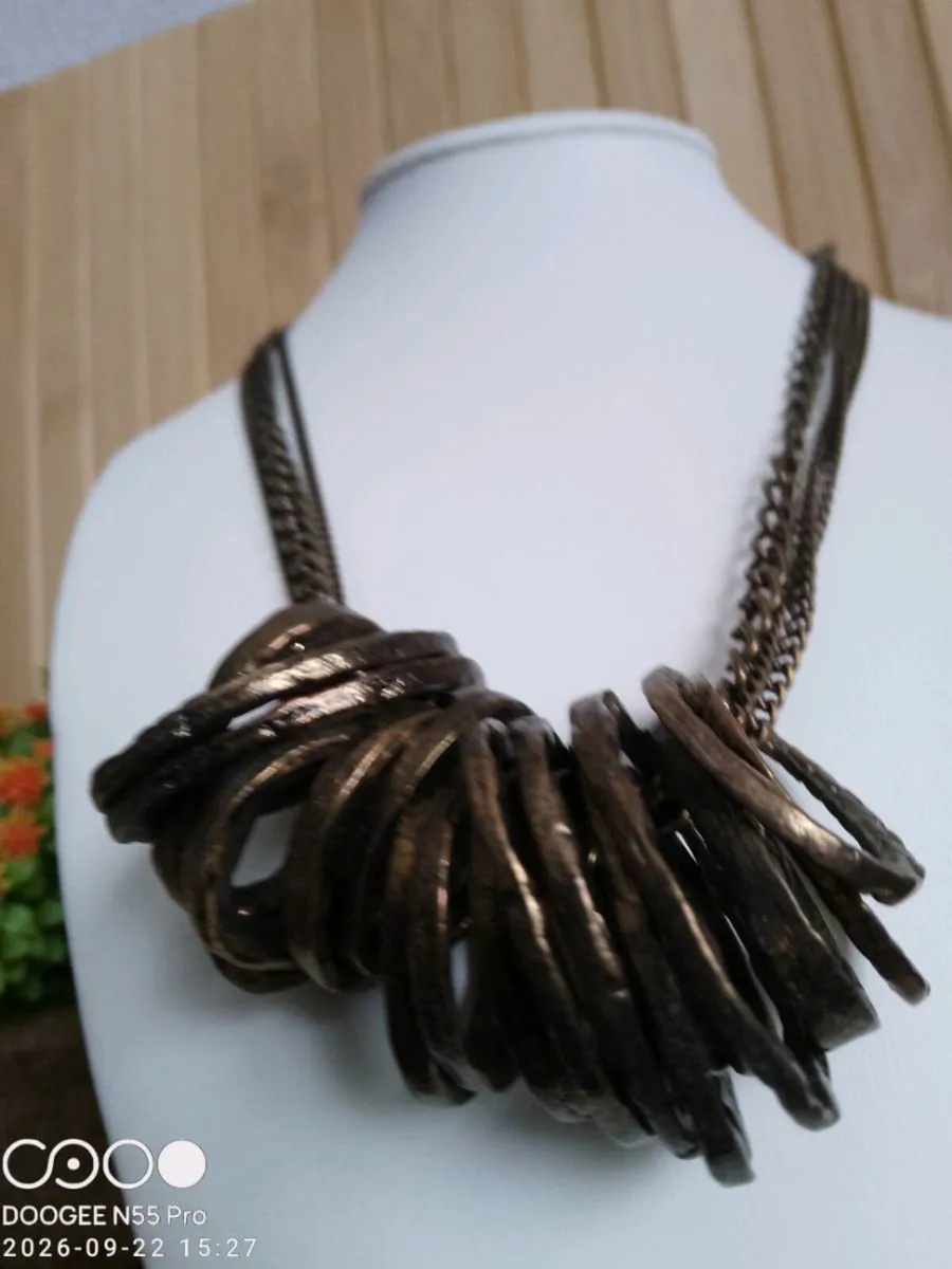 Women's Vintage Style Necklace - Image 4