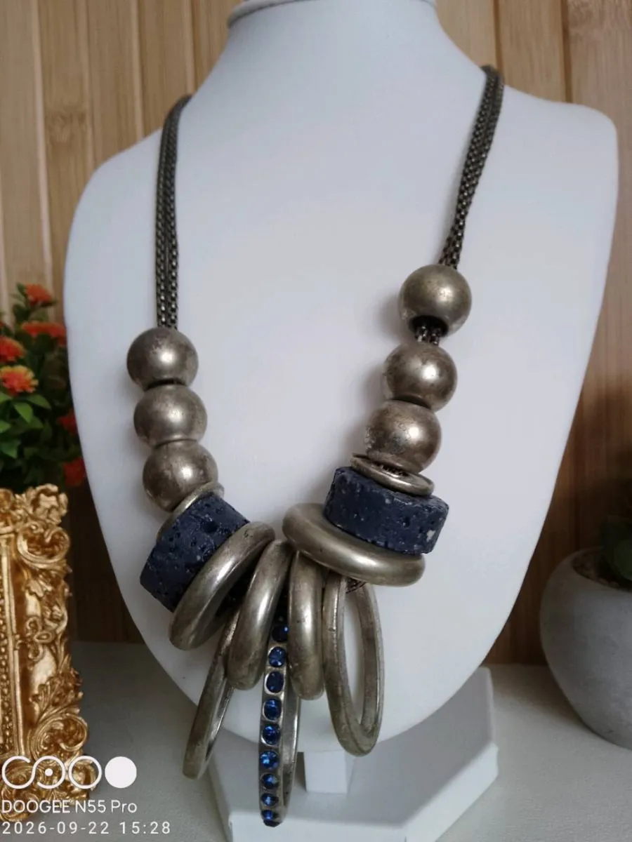 Women's Vintage Style Necklace - Image 3