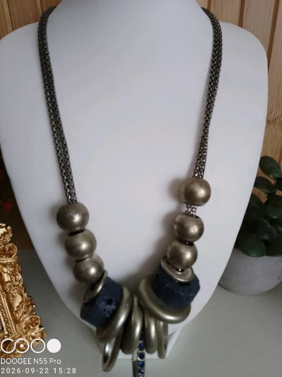 Women's Vintage Style Necklace - Image 4