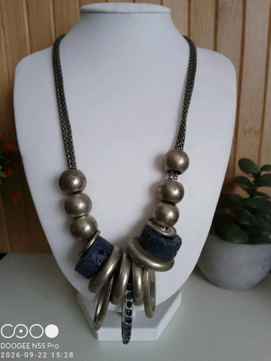 Women's Vintage Style Necklace - Image 1