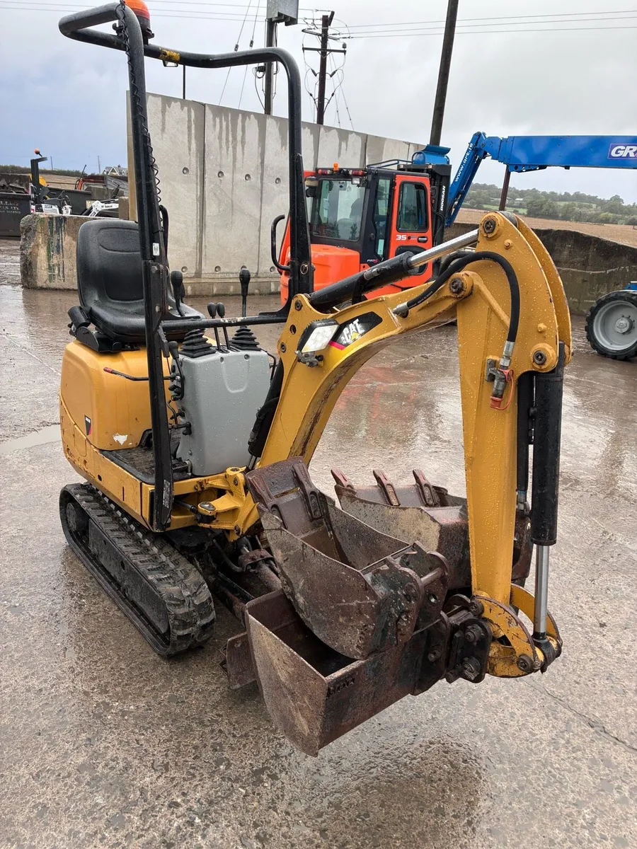 Caterpillar 1 ton excavator - Image 1
