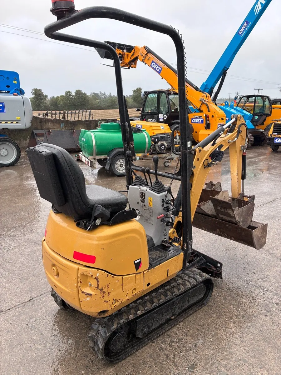 Caterpillar 1 ton excavator - Image 4