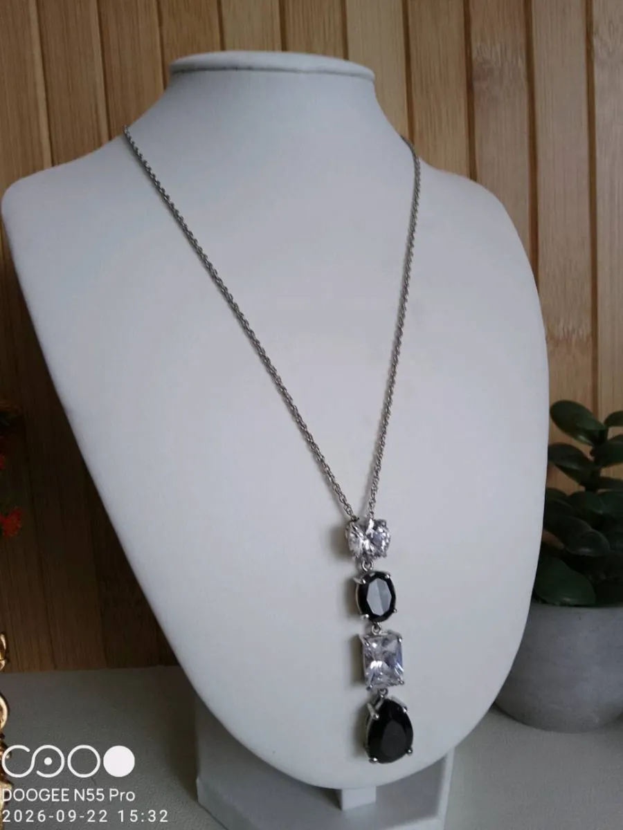 Women's Vintage Style Necklace and Earrings - Image 2
