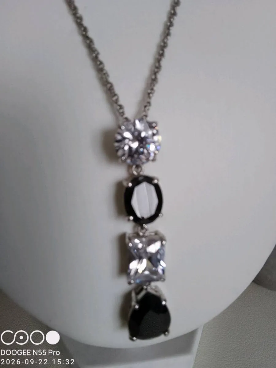 Women's Vintage Style Necklace and Earrings - Image 3
