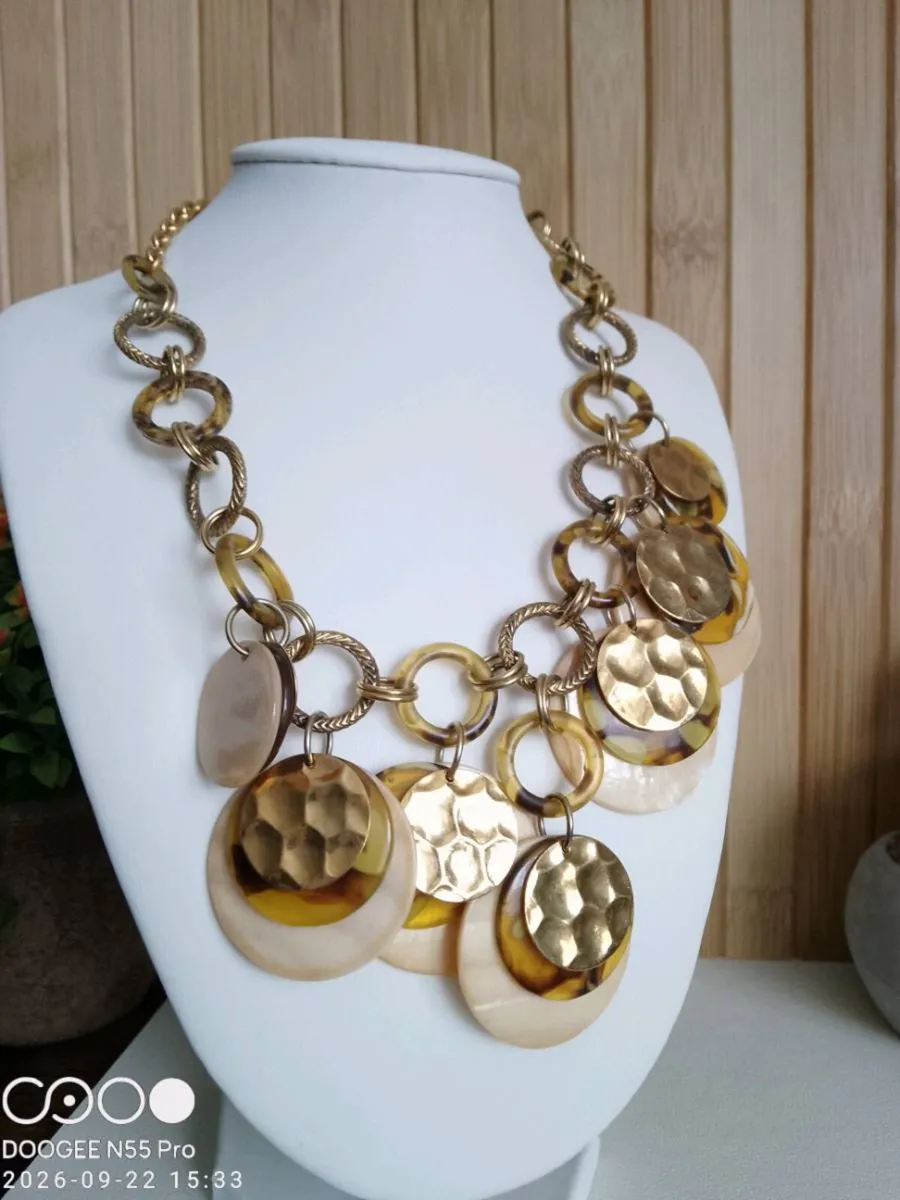 Women's Vintage Style Necklace - Image 1