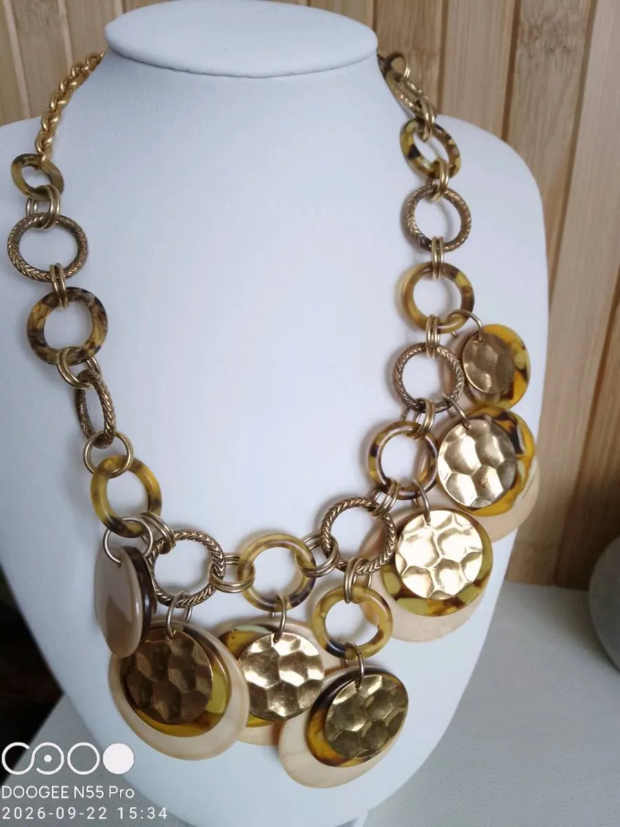 Women's Vintage Style Necklace - Image 4