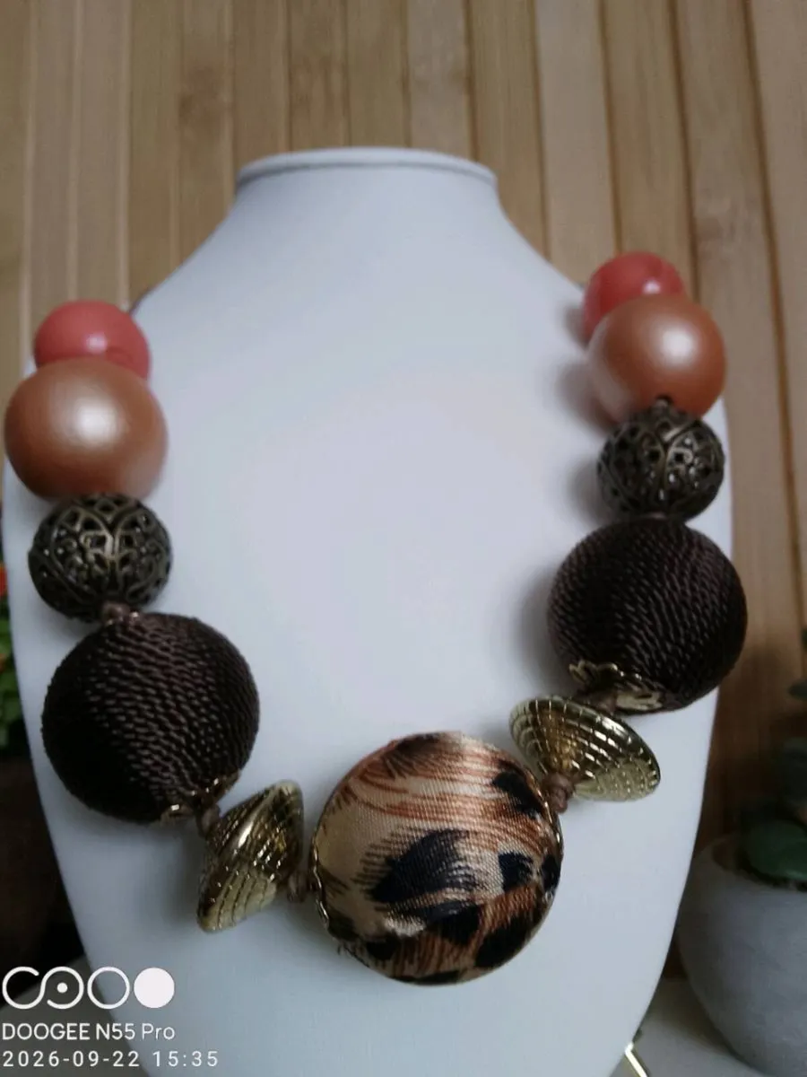 Women's Vintage Style Necklace - Image 4
