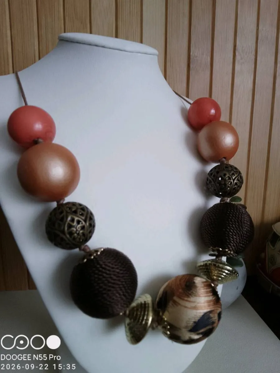 Women's Vintage Style Necklace - Image 2