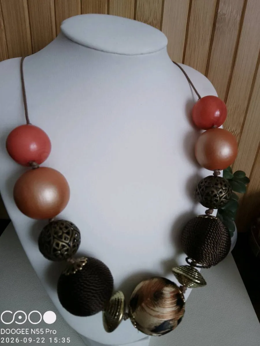 Women's Vintage Style Necklace - Image 3