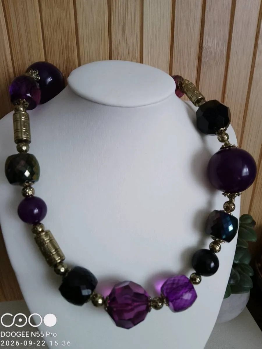Women's Vintage Style Necklace - Image 1