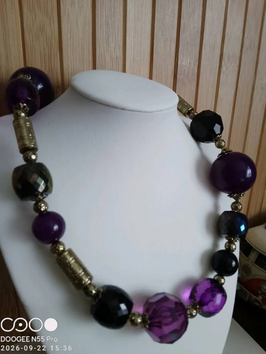 Women's Vintage Style Necklace - Image 2