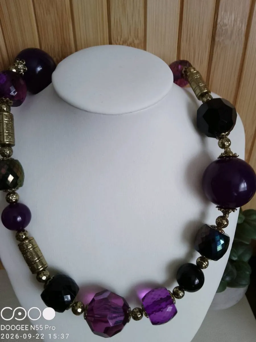 Women's Vintage Style Necklace - Image 4
