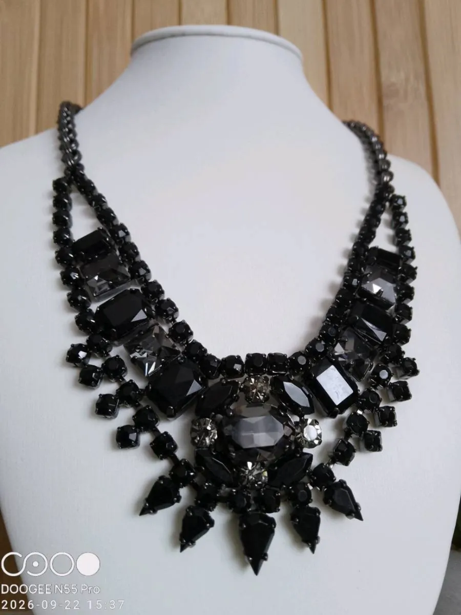 Women's Vintage Style Necklace - Image 3