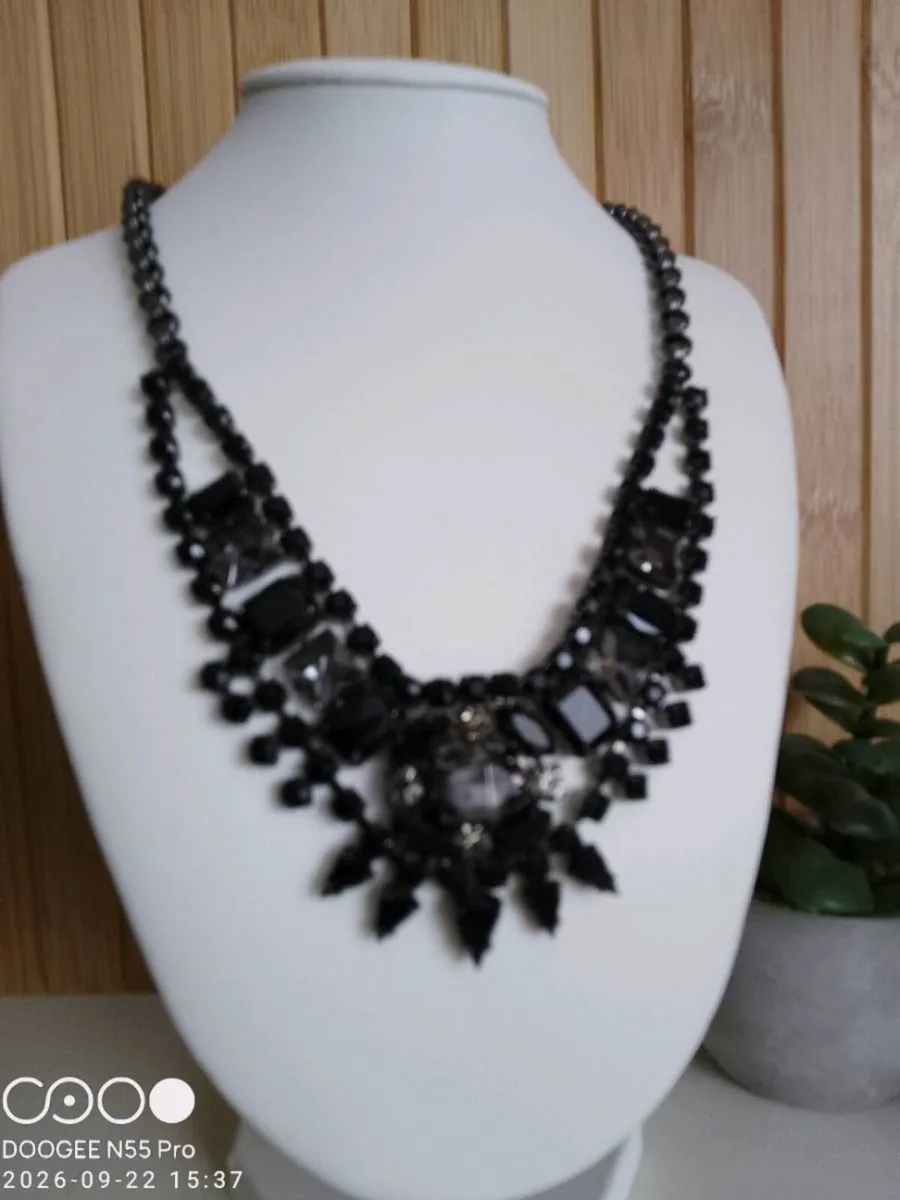 Women's Vintage Style Necklace - Image 1