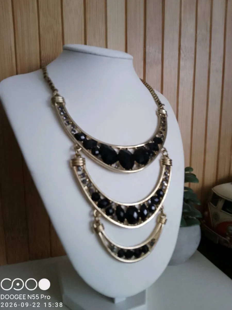Women's Vintage Style Necklace - Image 1