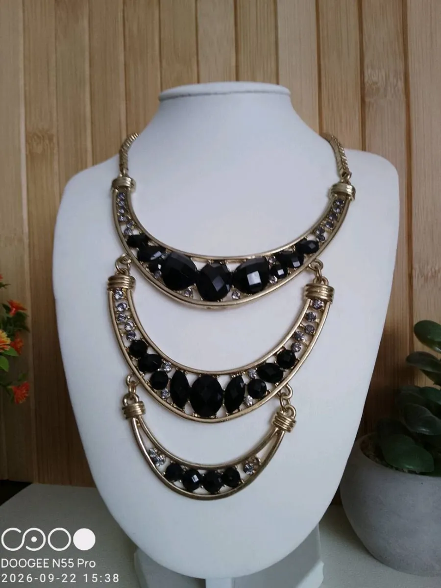 Women's Vintage Style Necklace - Image 2