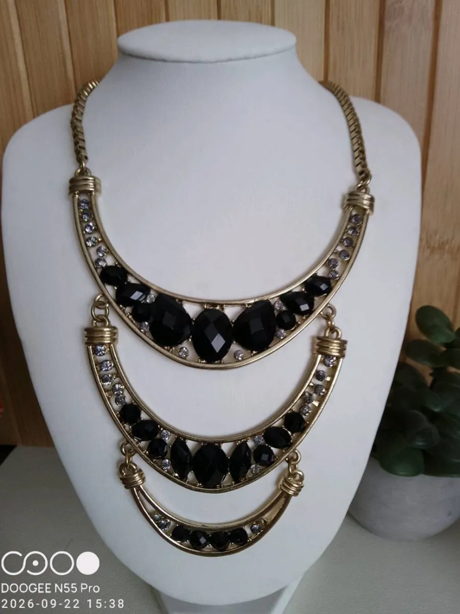 Women's Vintage Style Necklace - Image 3