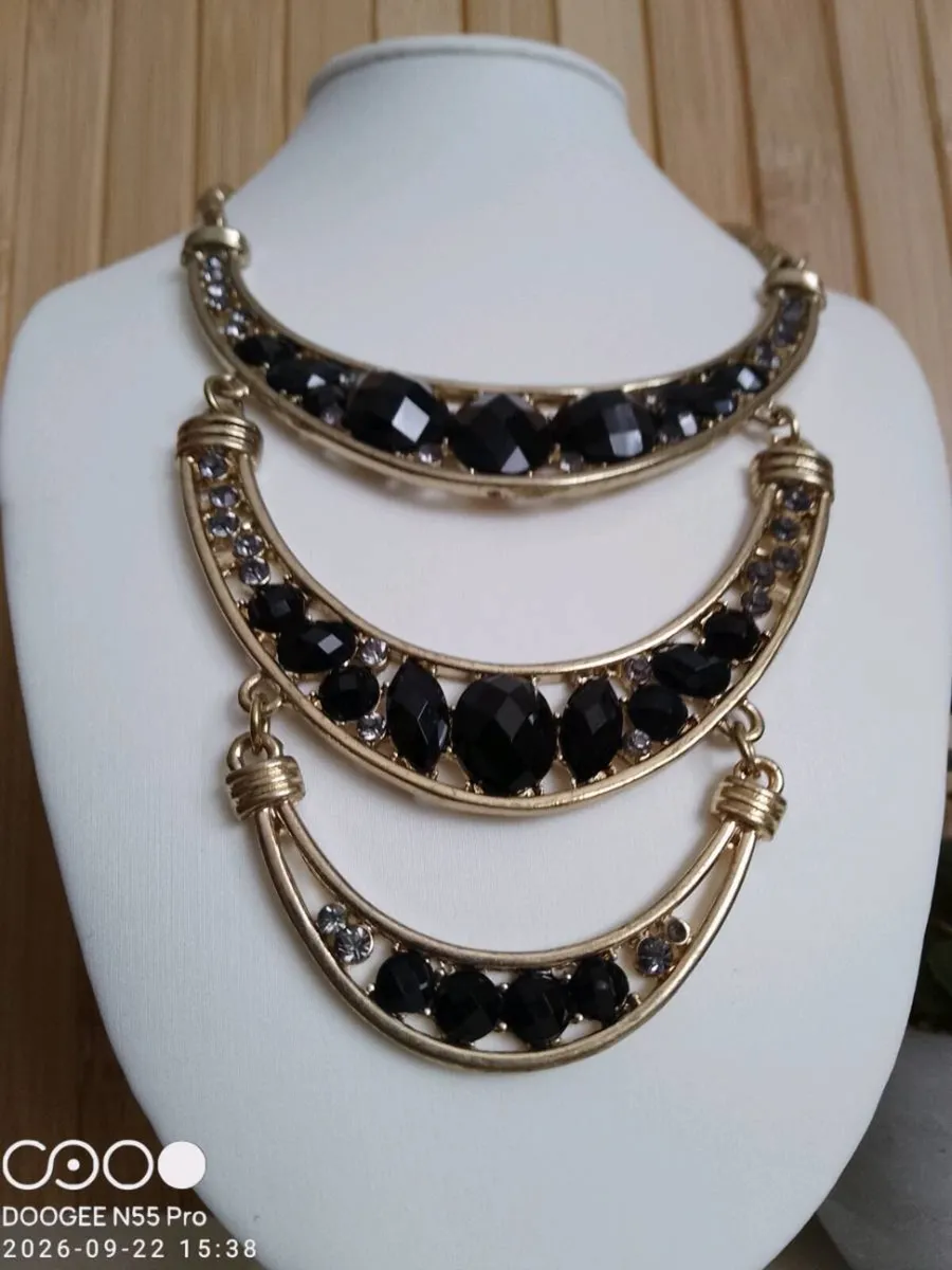 Women's Vintage Style Necklace - Image 4