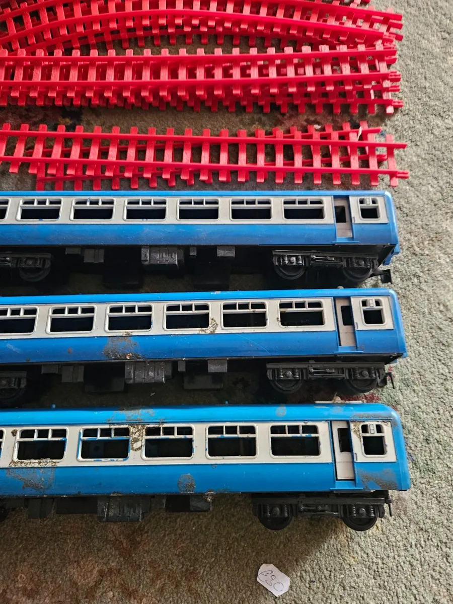 Hornby Big Train Carraiges Track - Image 3