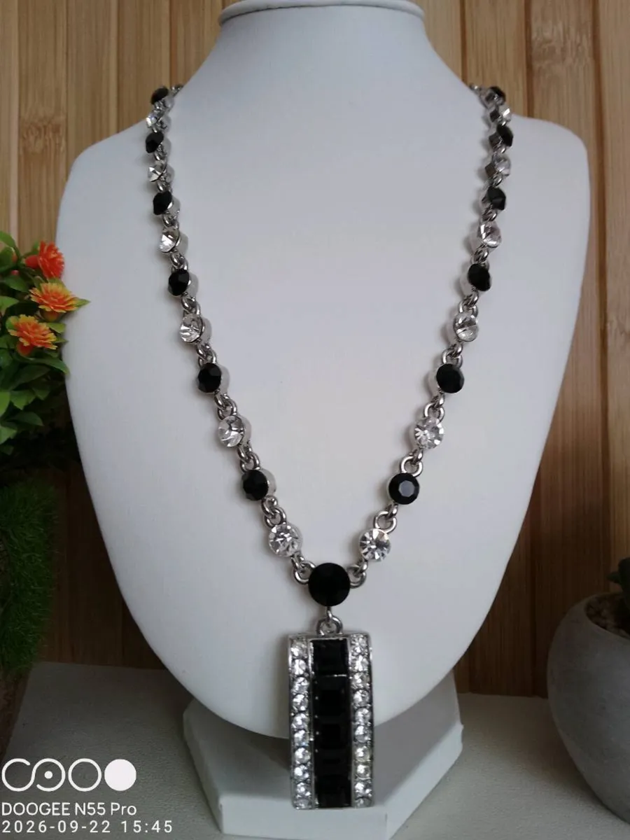 Women's Vintage Style Necklace - Image 3