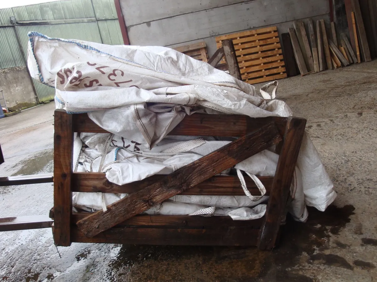 Quantity of Tote bags and Fertiliser bags - Image 3