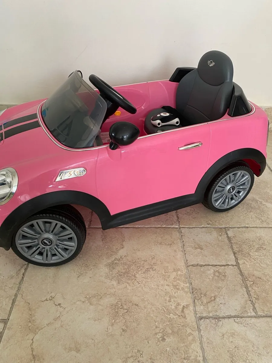 Toy car - Image 1
