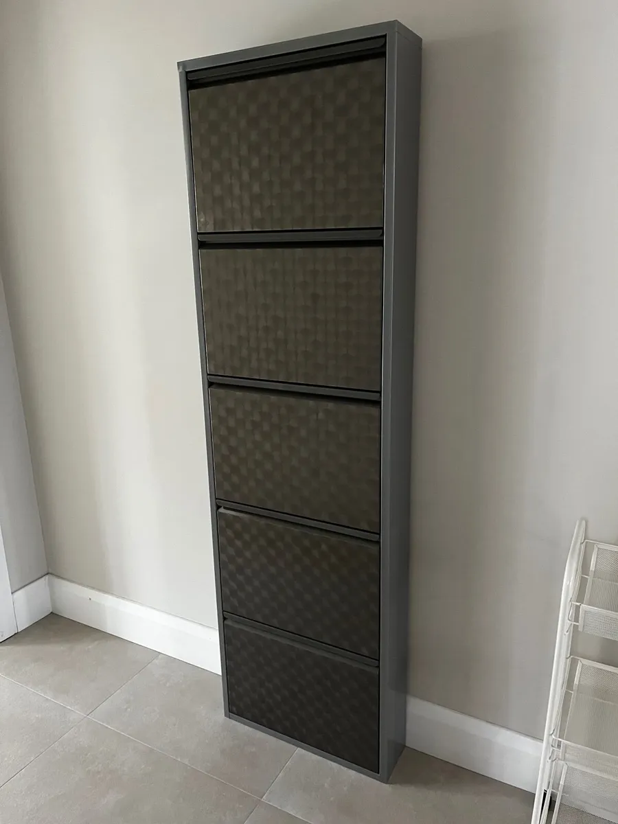 Shoe storage - Image 1