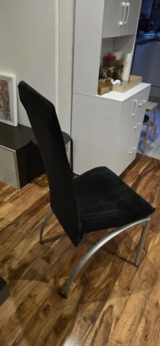 8 BoConcept dining chairs - Image 3