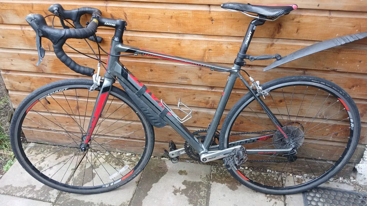 Giant Defy Road Bike - Image 1
