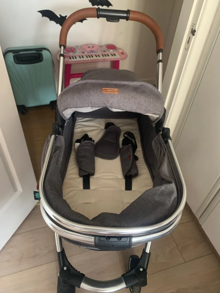 Baby pram - Image 1
