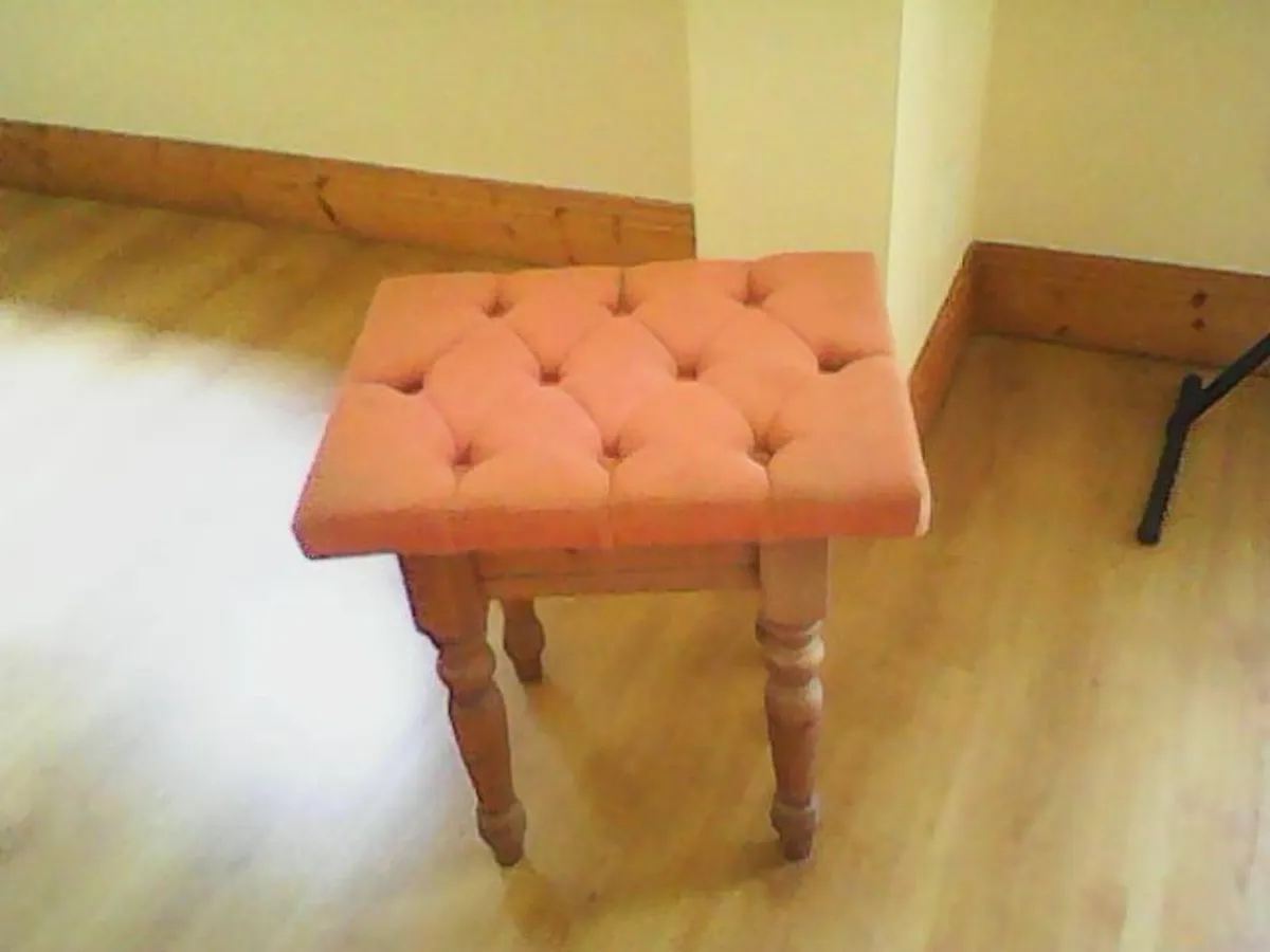 Yamaha Electronic Keyboard and stool - Image 2