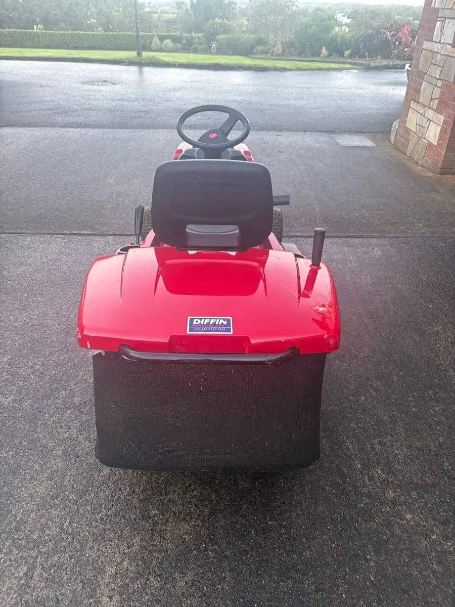 Castelgarden xdc180 ride on lawnmower - Image 4