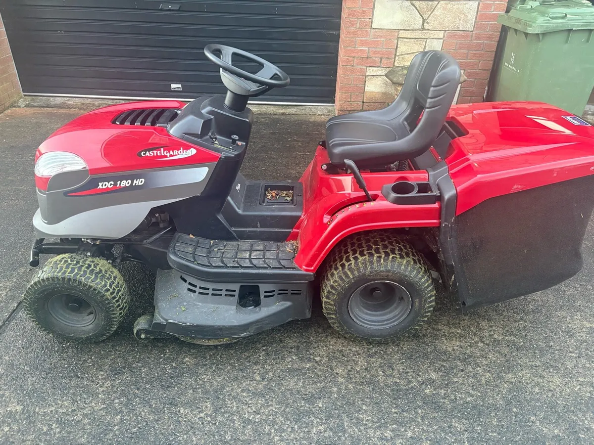 Castelgarden xdc180 ride on lawnmower - Image 3