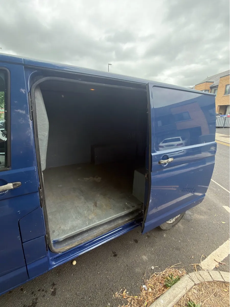 Volkswagen Transporter - NEW CVRT - First Owner - Image 3