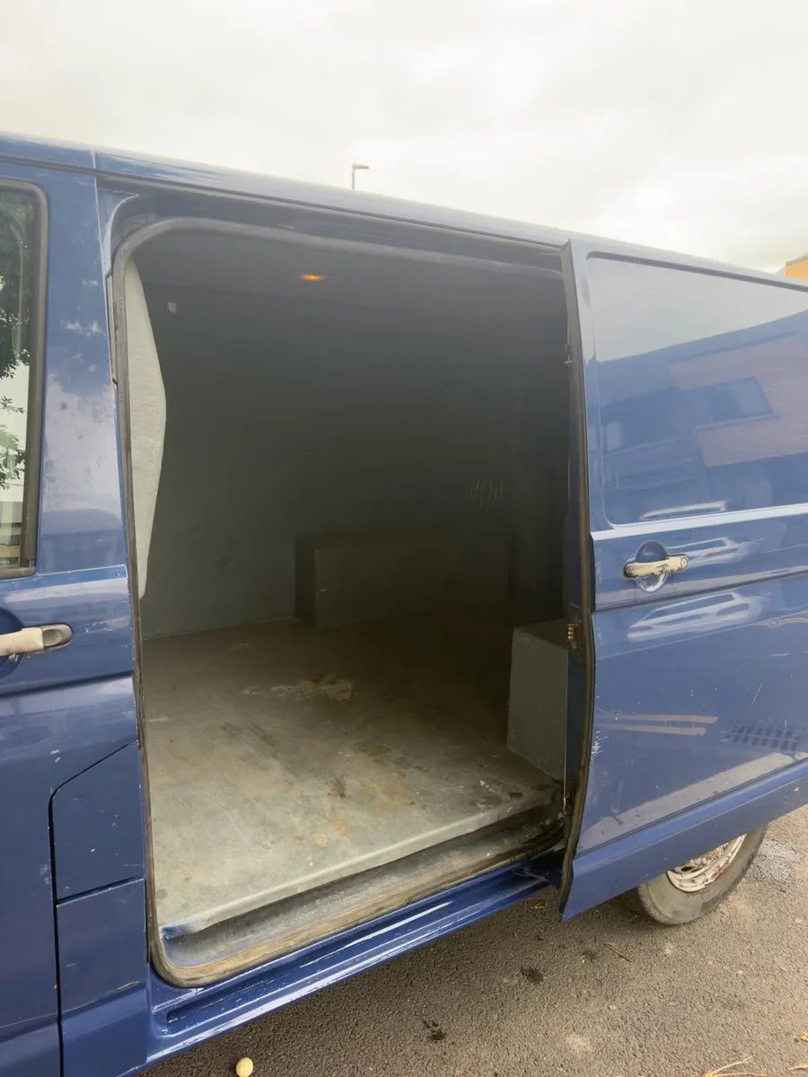 Volkswagen Transporter - NEW CVRT - First Owner - Image 4